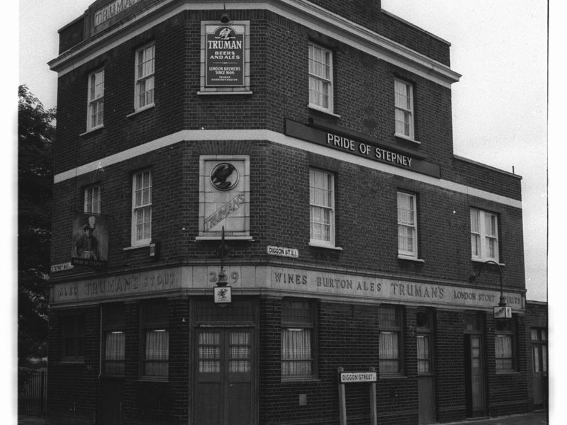 E1-Pride of Stepney July 1985.jpg. (Pub, External, Key). Published on 02-01-2018
