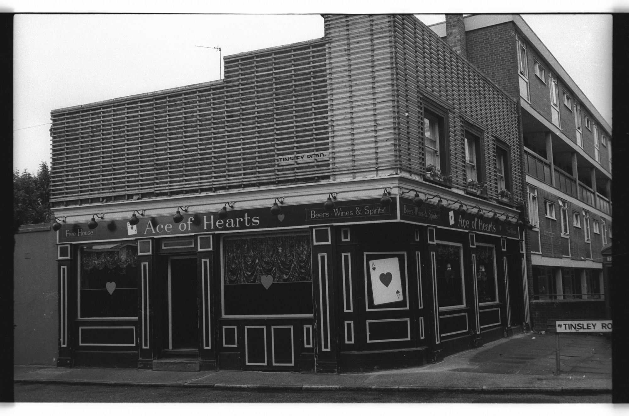 Ship on the Green/Ace of Hearts London E1 taken July 1985. (Pub, External). Published on 27-12-2017