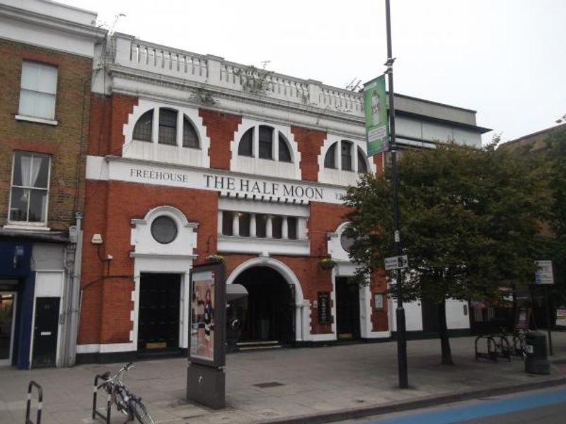 Half Moon London E1. (Pub, External). Published on 03-10-2013 