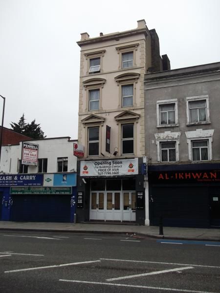Three Crowns-R Bar London E1 taken Sept 2013. (Pub, External, Key). Published on 19-11-2013