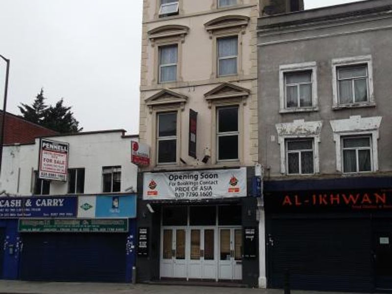 Three Crowns-R Bar London E1 taken Sept 2013. (Pub, External, Key). Published on 19-11-2013