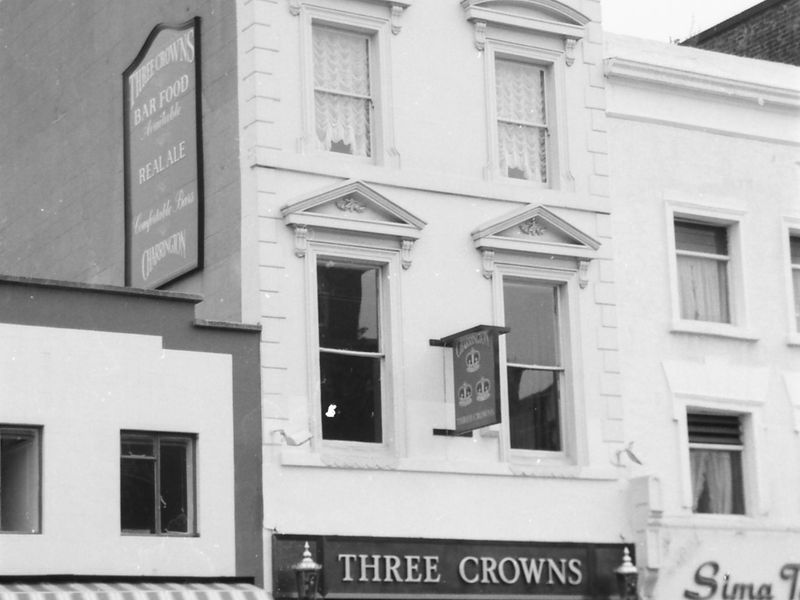 E1-Three Crowns in 1986.jpg. (Pub, External, Key). Published on 02-01-2018