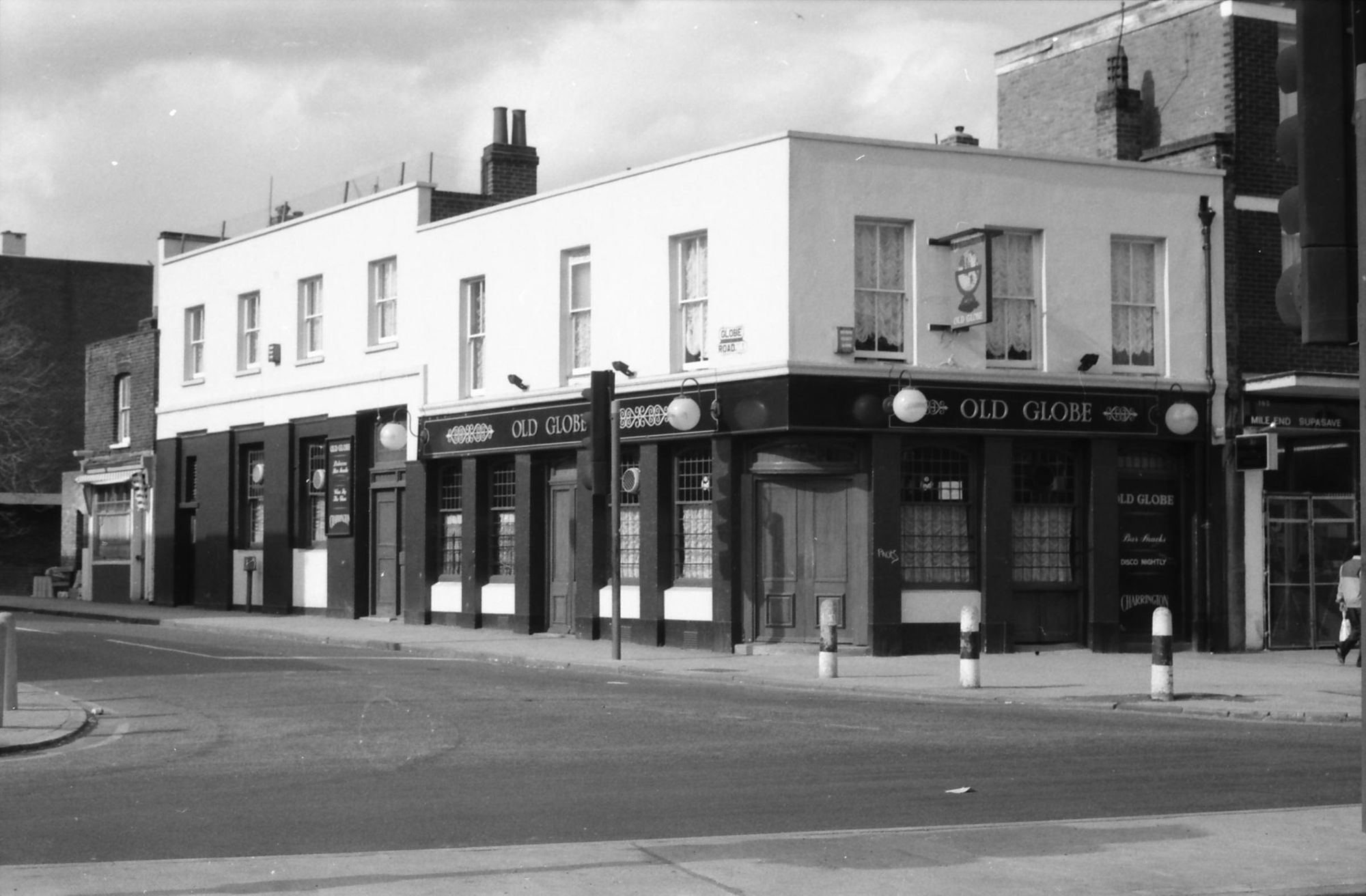 E1-Old Globetaken 19-4-1987.jpg. (Pub, External, Key). Published on 02-01-2018