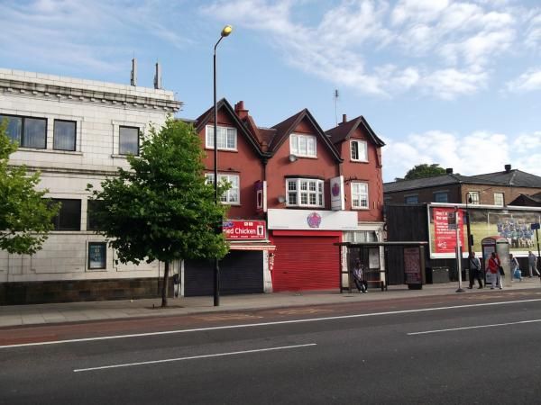 Fifth Avenue - Black Boy London E1. (Pub, External). Published on 23-09-2013