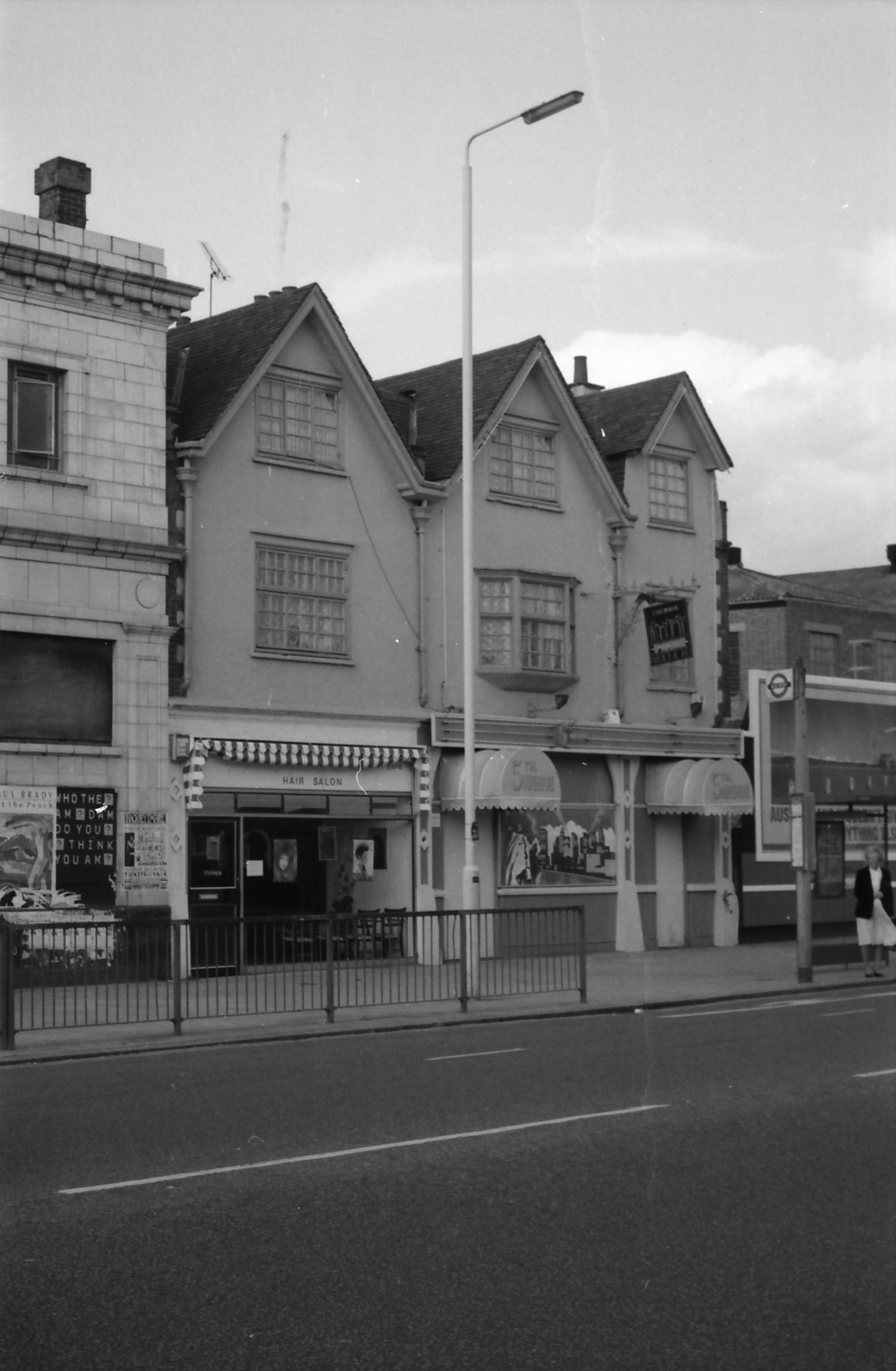 Fifth Avenue/Black Boy London E1 taken 19-4-1987. (Pub, External). Published on 27-12-2017