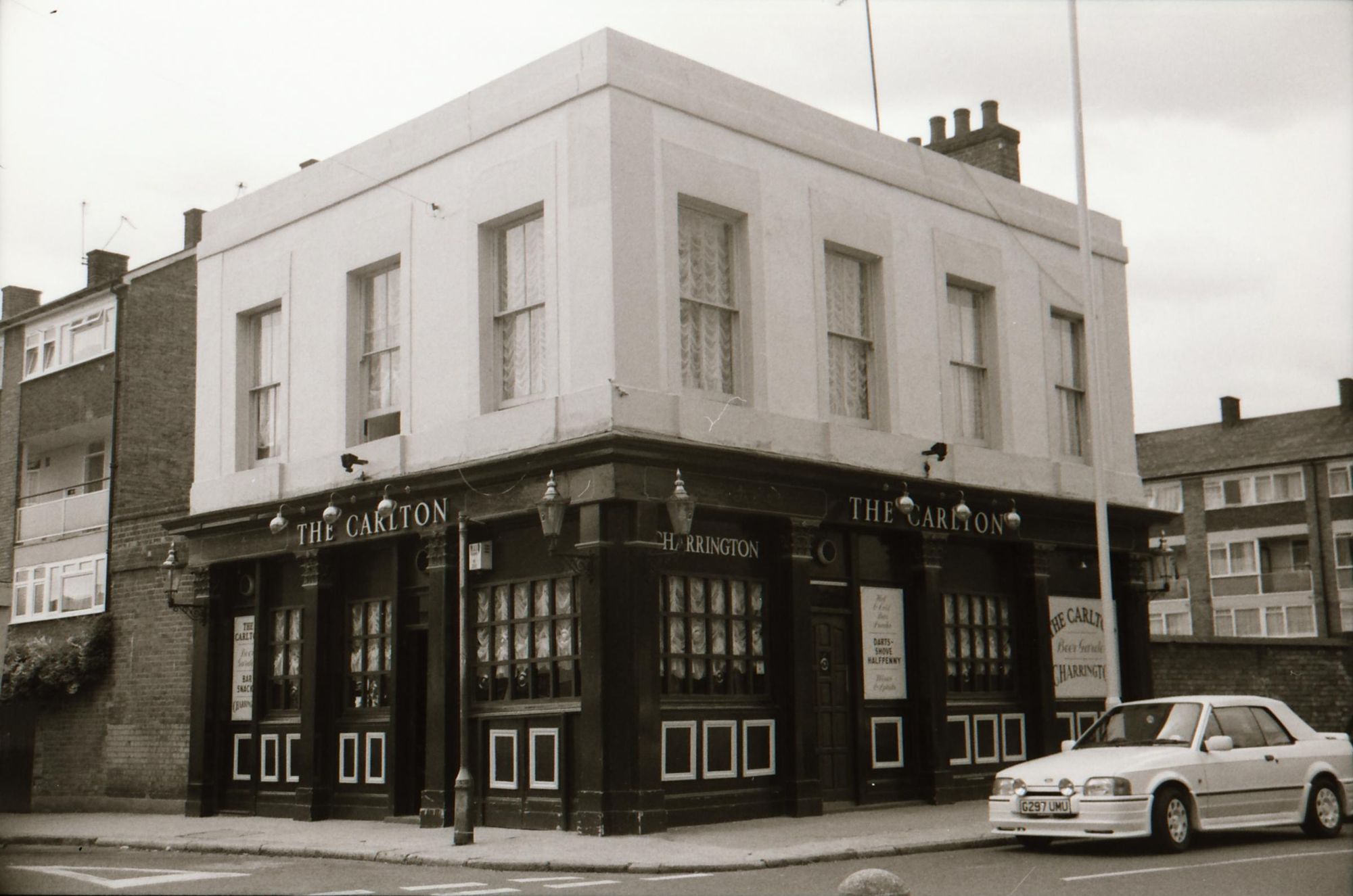 Carlton London E1 taken in Aug 1989. (Pub, External). Published on 27-12-2017