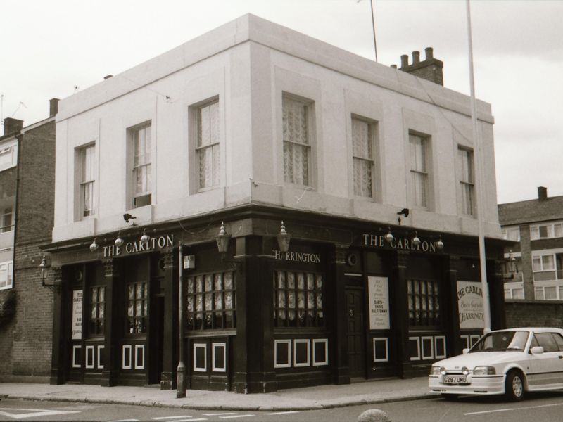 Carlton London E1 taken in Aug 1989. (Pub, External). Published on 27-12-2017