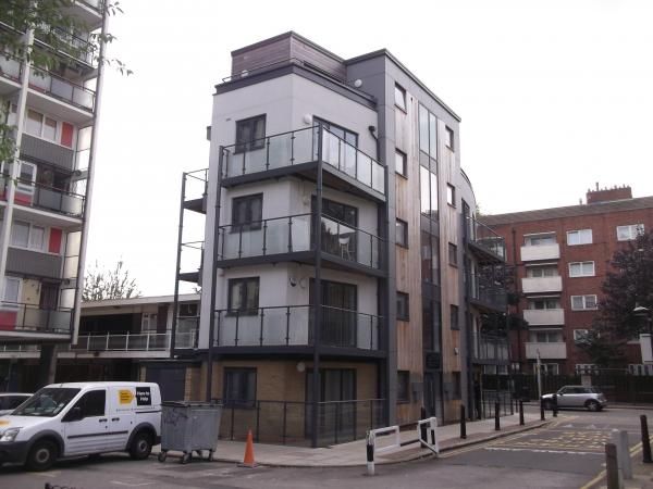 Prince of Wales Globe Road London E1 taken Sept 2014. (Pub, External). Published on 31-10-2014