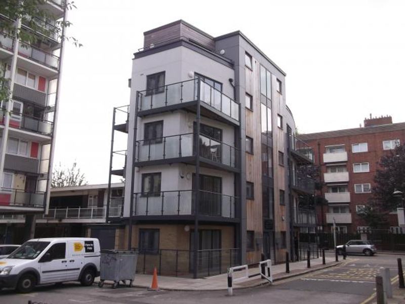 Prince of Wales Globe Road London E1 taken Sept 2014. (Pub, External). Published on 31-10-2014