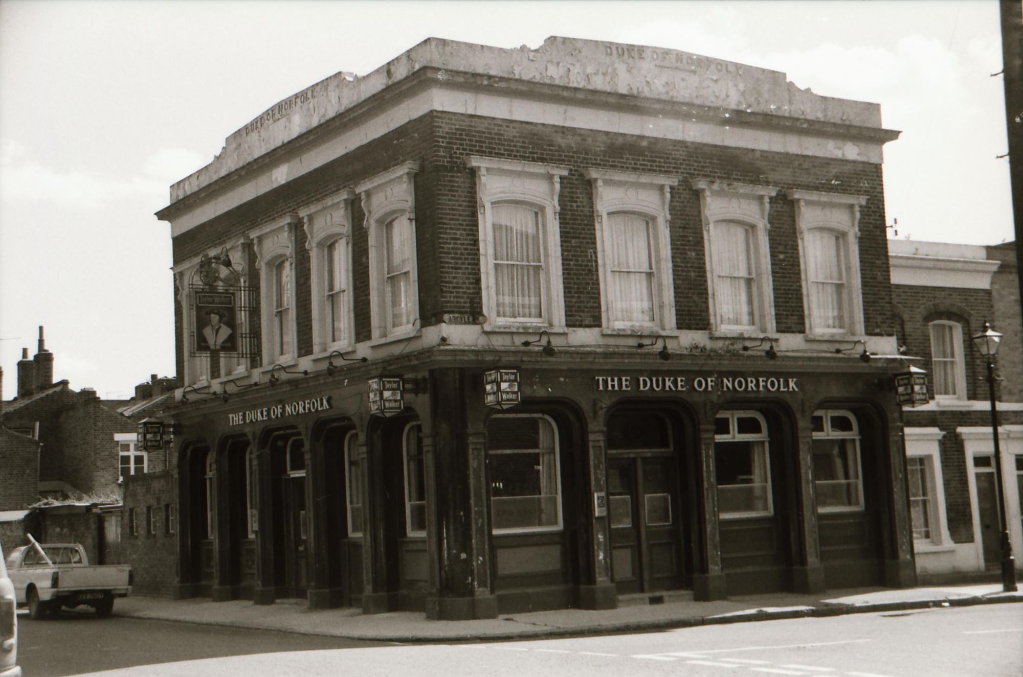 Duke of Norfolk  London E1 taken in Aug1989. (Pub, External). Published on 27-12-2017