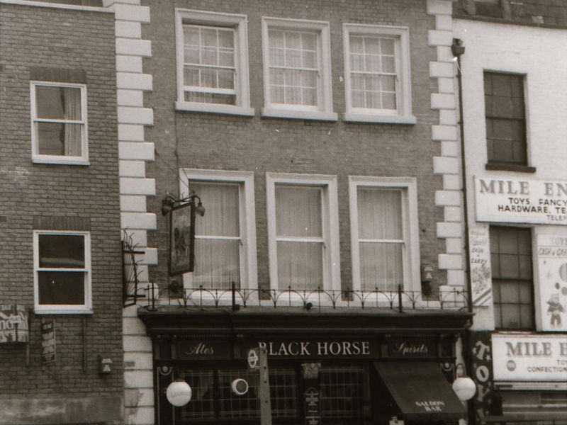 Black Horse London E1 taken in Aug 1989. (Pub, External). Published on 27-12-2017