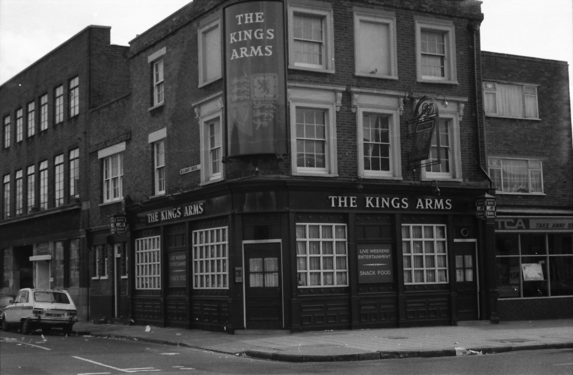 E1-Kings Arms taken 19-4-1987.jpg. (Pub, External). Published on 28-12-2017