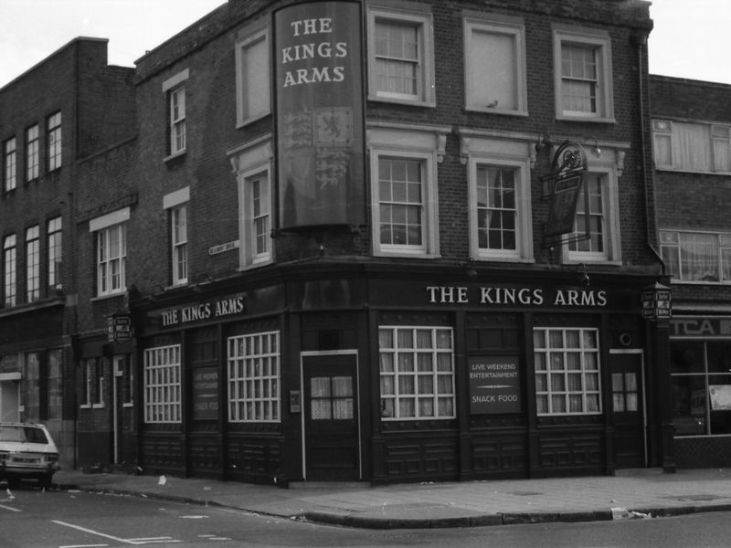 E1-Kings Arms taken 19-4-1987.jpg. (Pub, External). Published on 28-12-2017