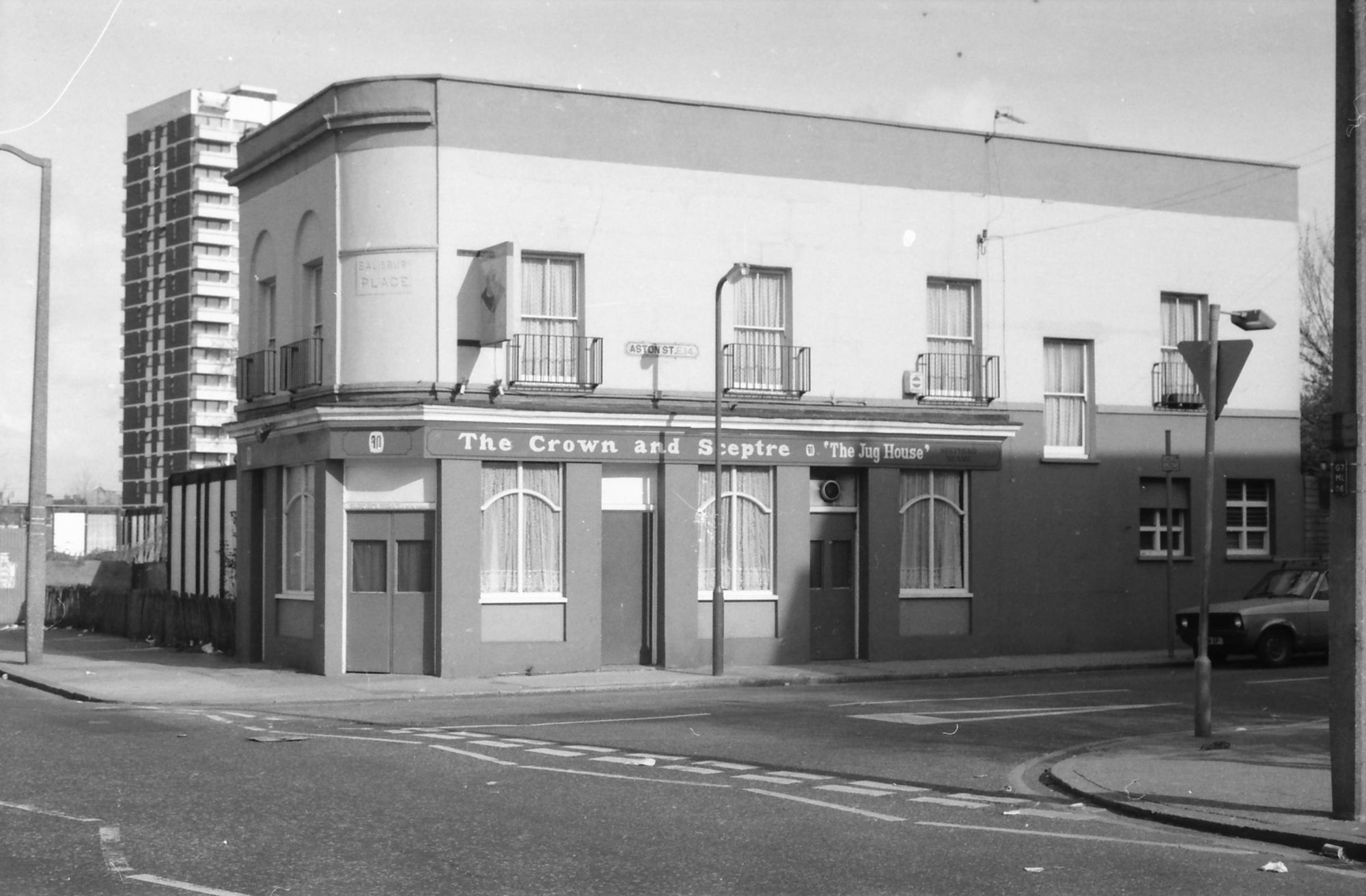 Crown & Sceptre London E1 taken 19-4-1987. (Pub, External). Published on 27-12-2017