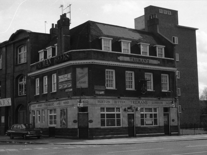 Bancroft Arms  London E1 taken 19-4-1987. (Pub, External). Published on 27-12-2017