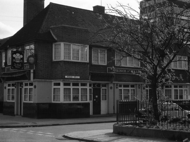 E1-Prince of Wales taken 19-4-1987. (Pub, External, Key). Published on 02-01-2018