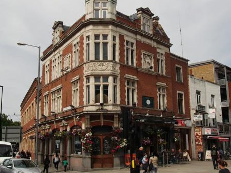 White Hart Mile End Road London E1. (Pub, External). Published on 20-09-2013 
