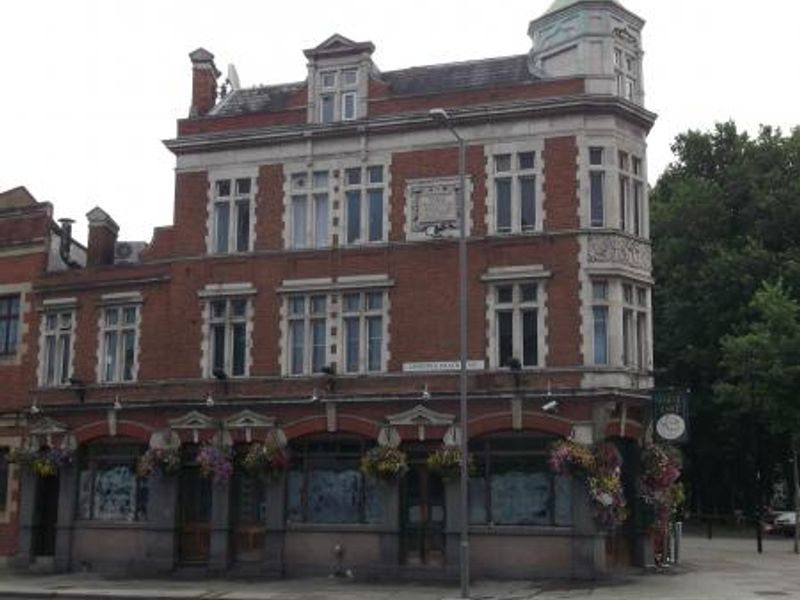 White Hart Mile End Rd London E1 taken Aug 2013. (Pub, External). Published on 19-11-2013 