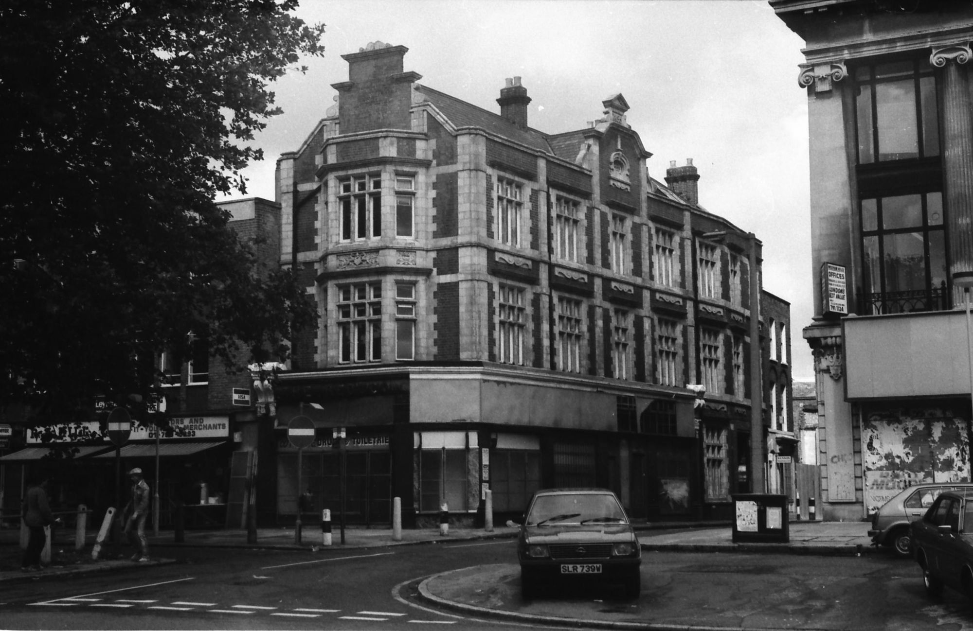E1-Location (Red Cow) in 1985.jpg. (Pub, External). Published on 29-12-2017