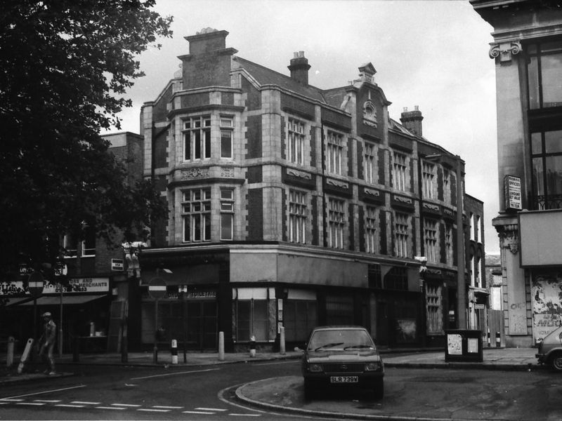 E1-Location (Red Cow) in 1985.jpg. (Pub, External). Published on 29-12-2017
