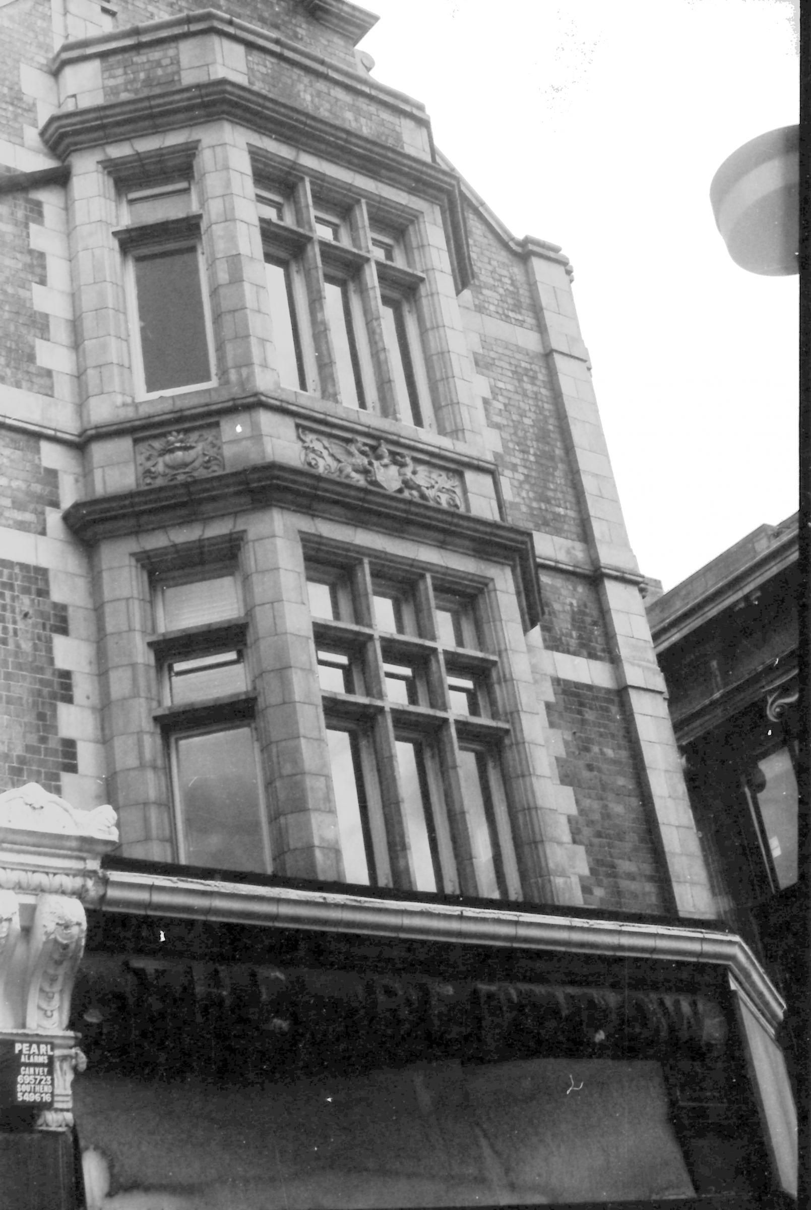 E1-Location (Red Cow)2 in 1985.jpg. (Pub, External). Published on 29-12-2017