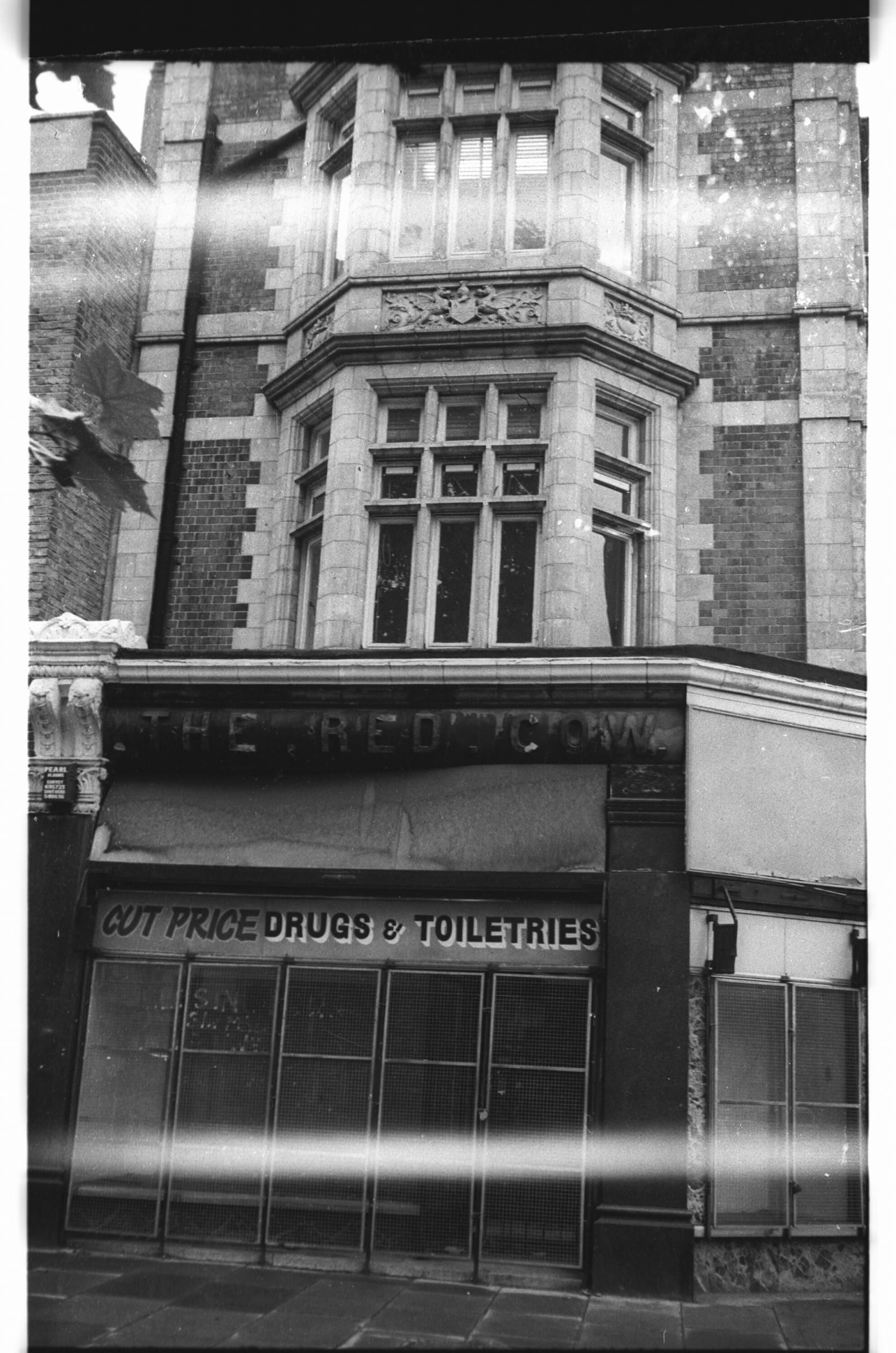 Red Cow-Location taken Aug 1985. (Pub, External). Published on 02-01-2018