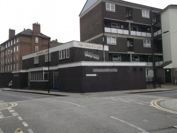 Crown & Leek E1 taken April 2014. (Pub, External, Key). Published on 30-04-2014