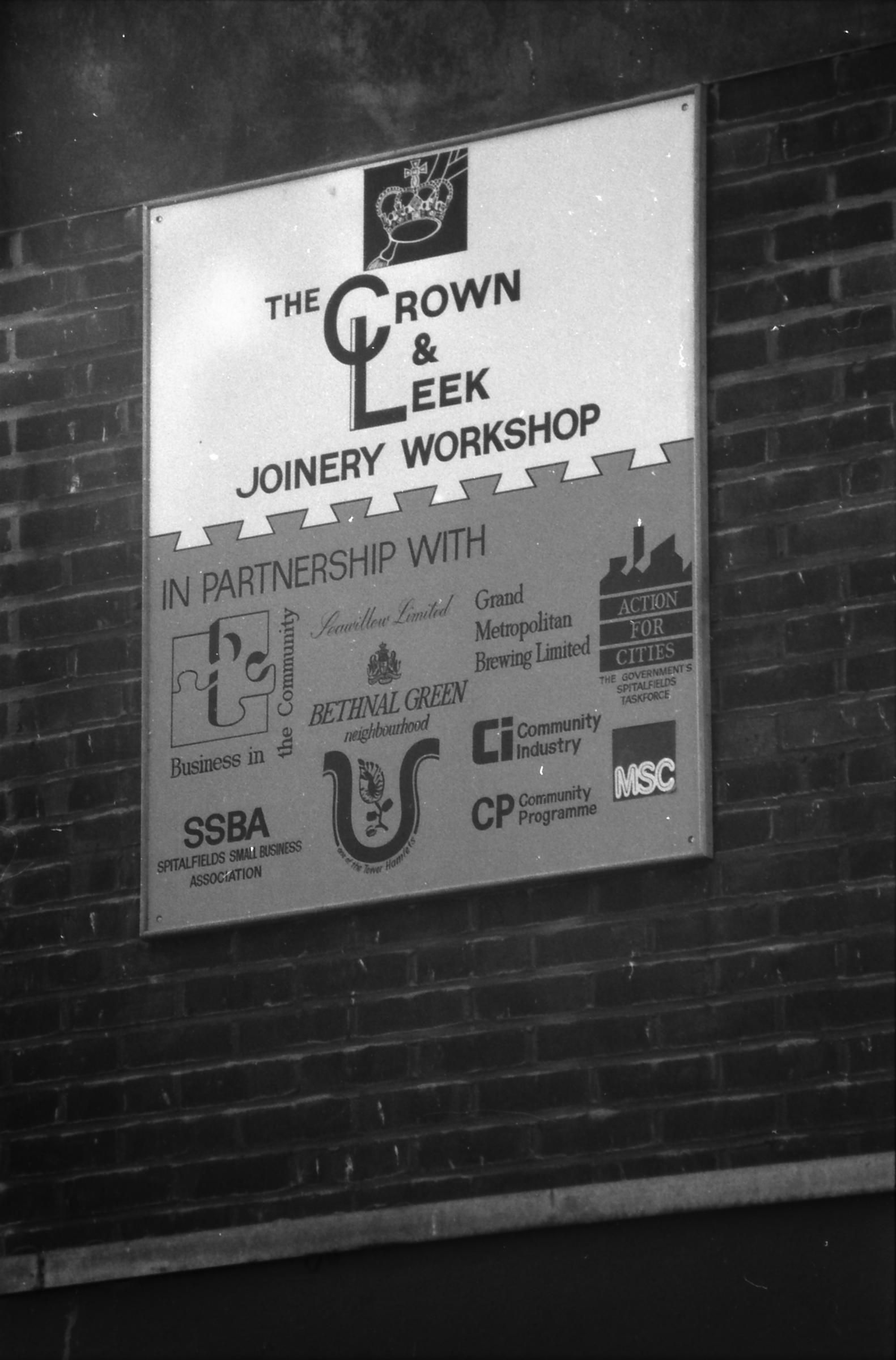 Crown & Leek sign London E1 taken in 18 Sept1988. (Pub, Sign). Published on 27-12-2017