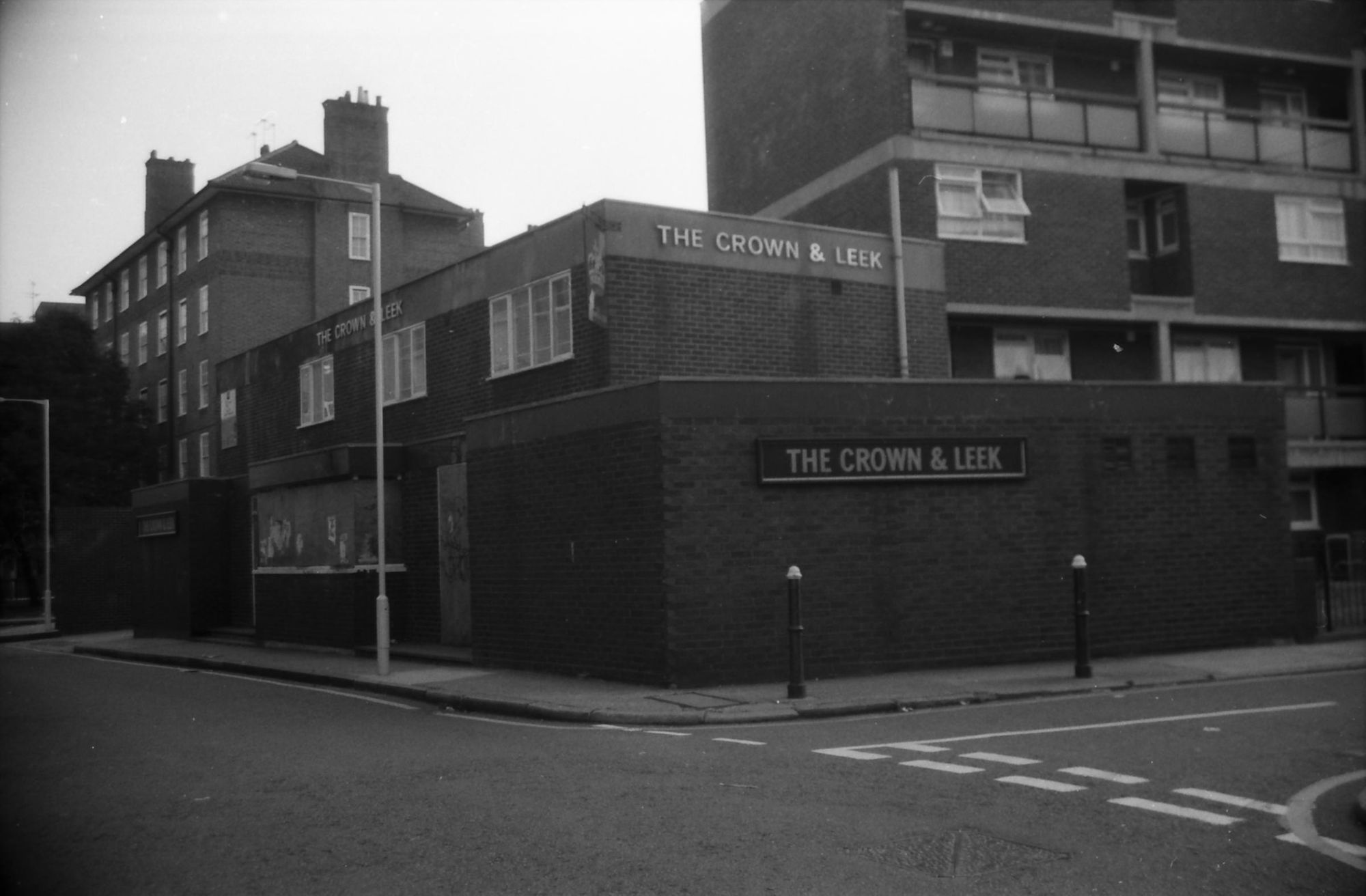 Crown & Leek London E1 taken in 18 Sept1988. (Pub, External). Published on 27-12-2017