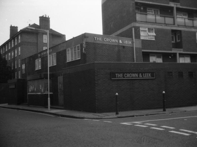 Crown & Leek London E1 taken in 18 Sept1988. (Pub, External). Published on 27-12-2017