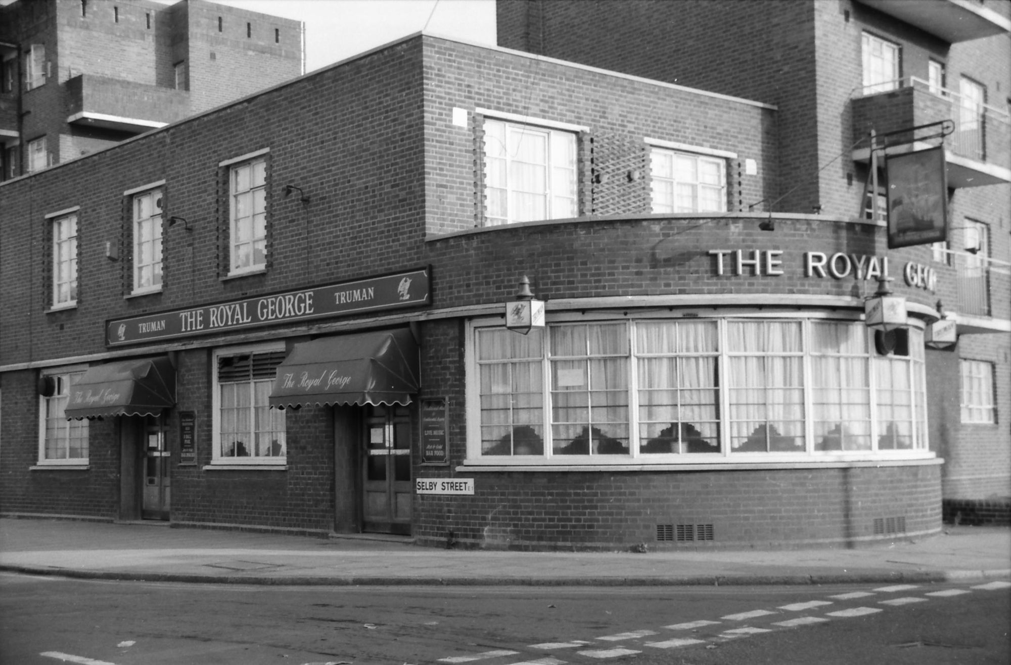 E1-RoyalGeorge taken 18 Sept 1988.jpg. (Pub, External, Key). Published on 02-01-2018