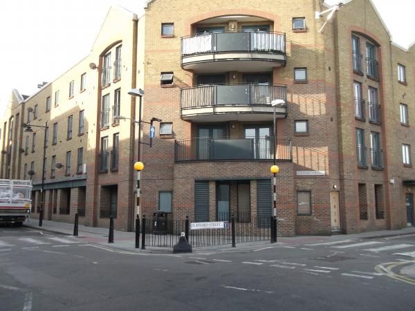 Roebuck London E1 taken Aug 2013. (Pub, External, Key). Published on 19-11-2013