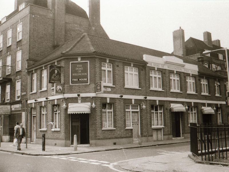 Duke of Wellington Brady Street London E1 taken Aug89-Feb90. (Pub, External). Published on 27-12-2017 