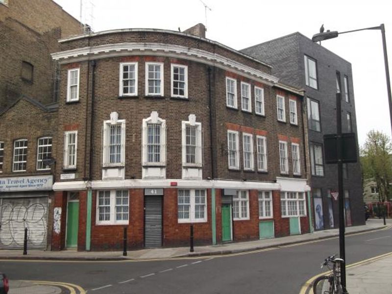 Alma  London E1 taken April 2014. (Pub, External). Published on 30-04-2014