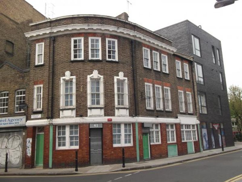 Alma  London E1 taken April 2014. (Pub, External). Published on 30-04-2014