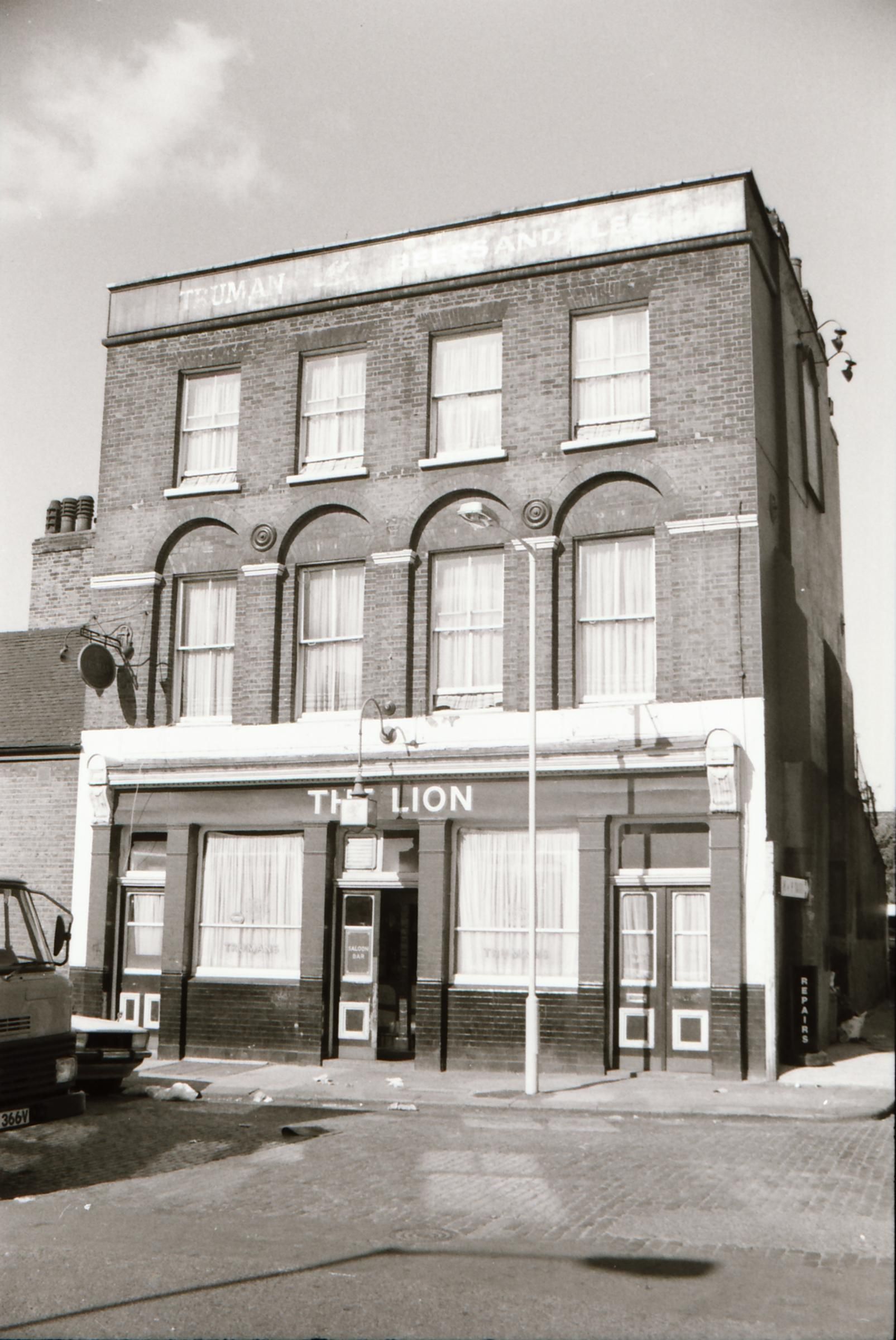 E1-Lion taken Aug 1989.jpg. (Pub, External). Published on 28-12-2017