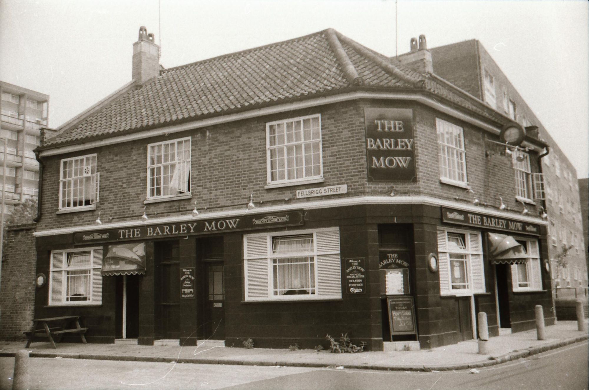 E1-Barley Mow taken July 1989.. (Pub, External, Key). Published on 02-01-2018