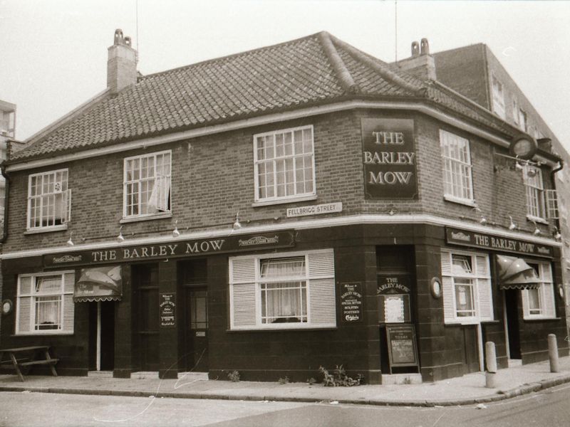 E1-Barley Mow taken July 1989.. (Pub, External, Key). Published on 02-01-2018