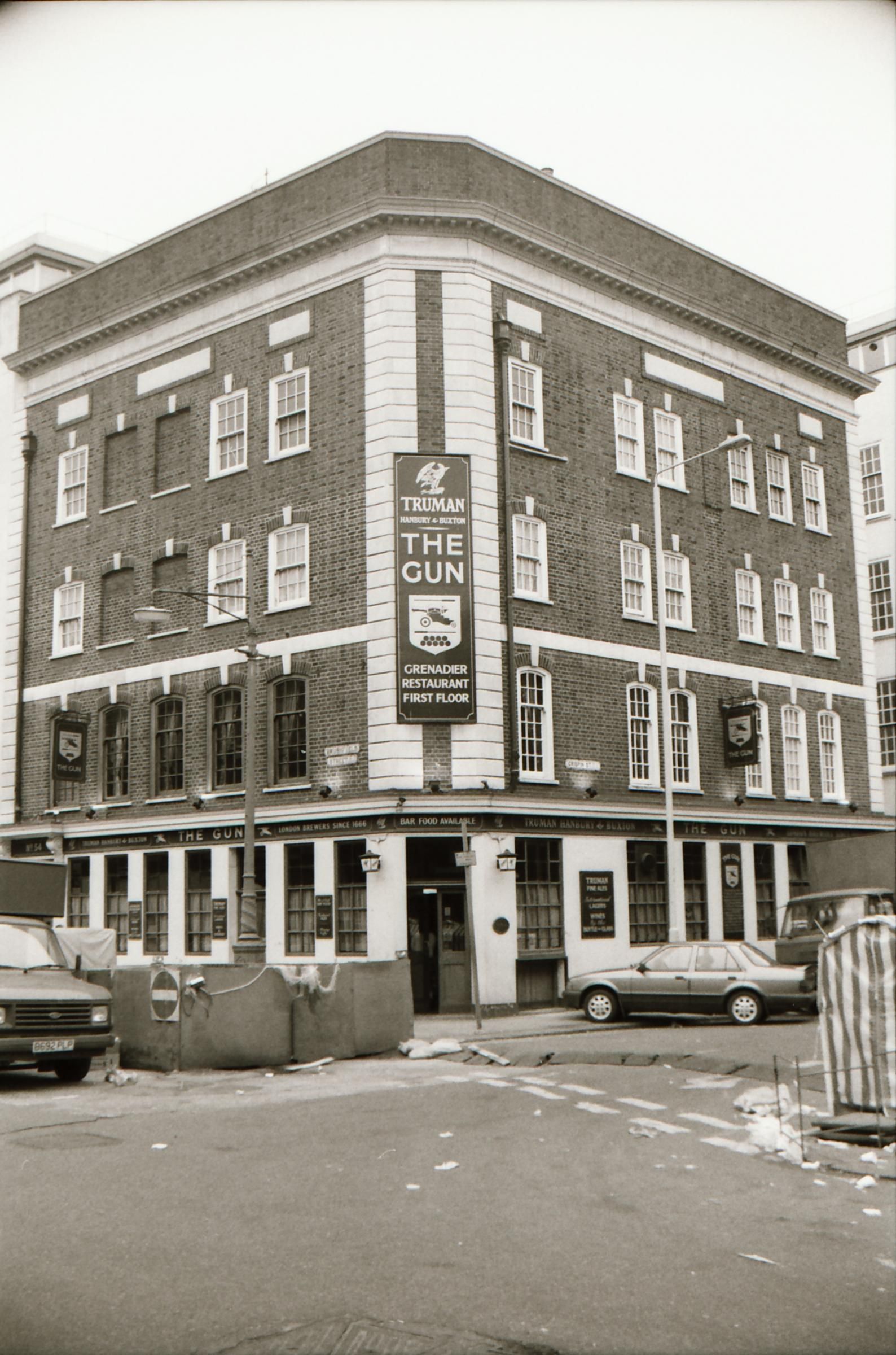 E1-Gun taken Aug 1989.jpg. (Pub, External). Published on 28-12-2017