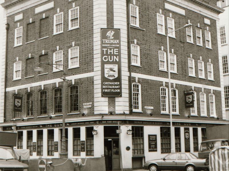 E1-Gun taken Aug 1989.jpg. (Pub, External). Published on 28-12-2017