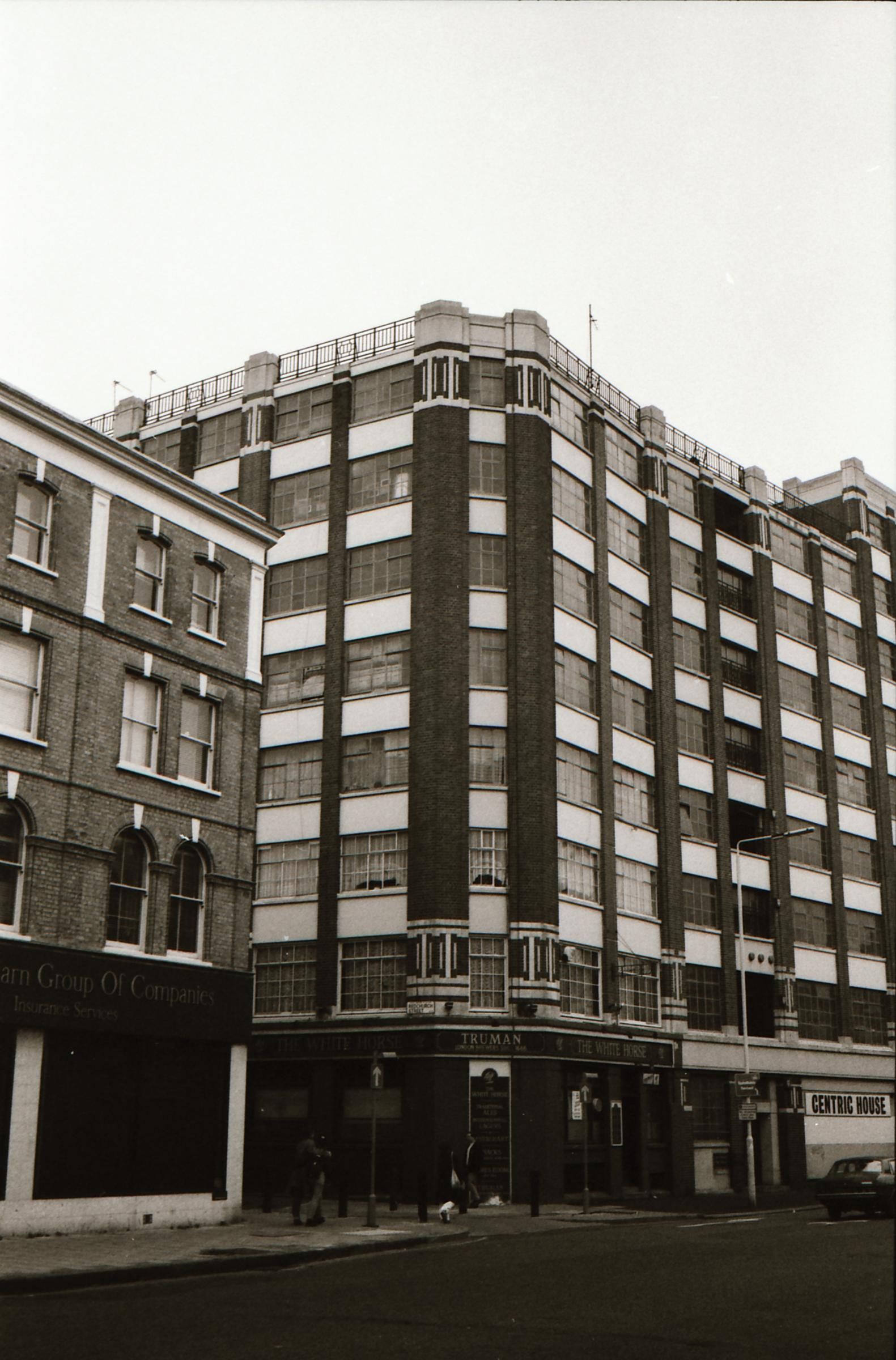 E1-White Horse Shoreditch High St taken Dec92-Jan94.. (Pub, External). Published on 02-01-2018