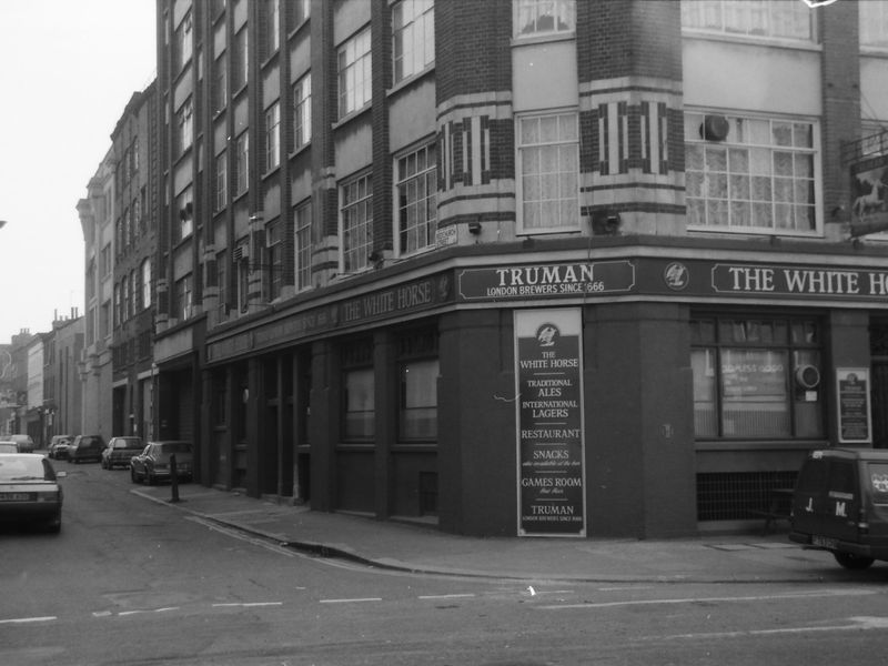 White Horse Shoreditch High Street London E1 taken in Sept 1988.. (Pub, External, Key). Published on 18-04-2018