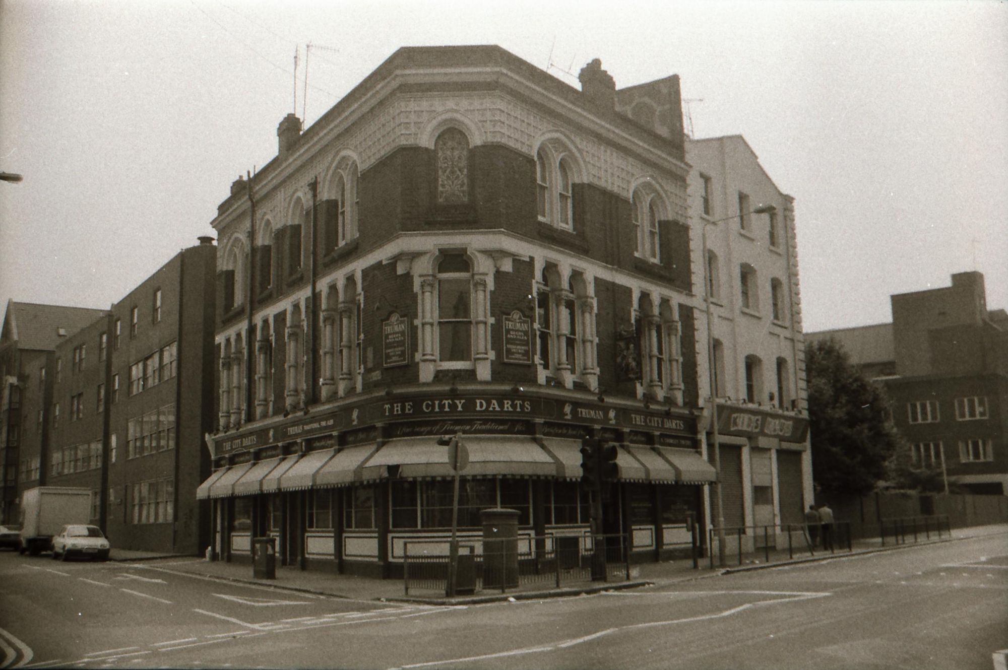 City Darts London E1 taken in July 1989. (Pub, External). Published on 27-12-2017