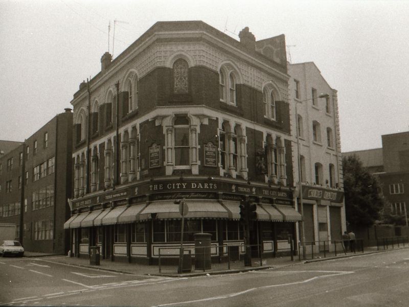 City Darts London E1 taken in July 1989. (Pub, External). Published on 27-12-2017