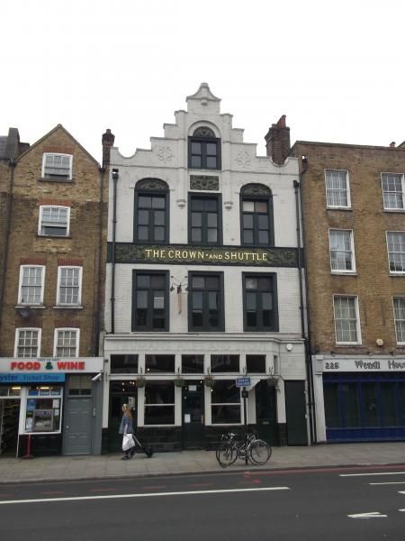 Crown & Shuttle E1 taken April 2014. (Pub, External). Published on 30-04-2014