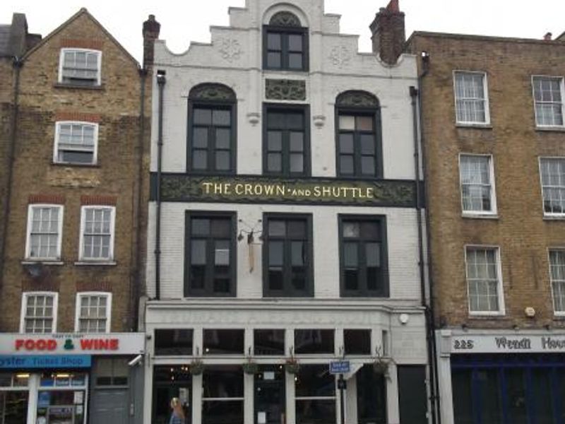 Crown & Shuttle E1 taken April 2014. (Pub, External). Published on 30-04-2014 