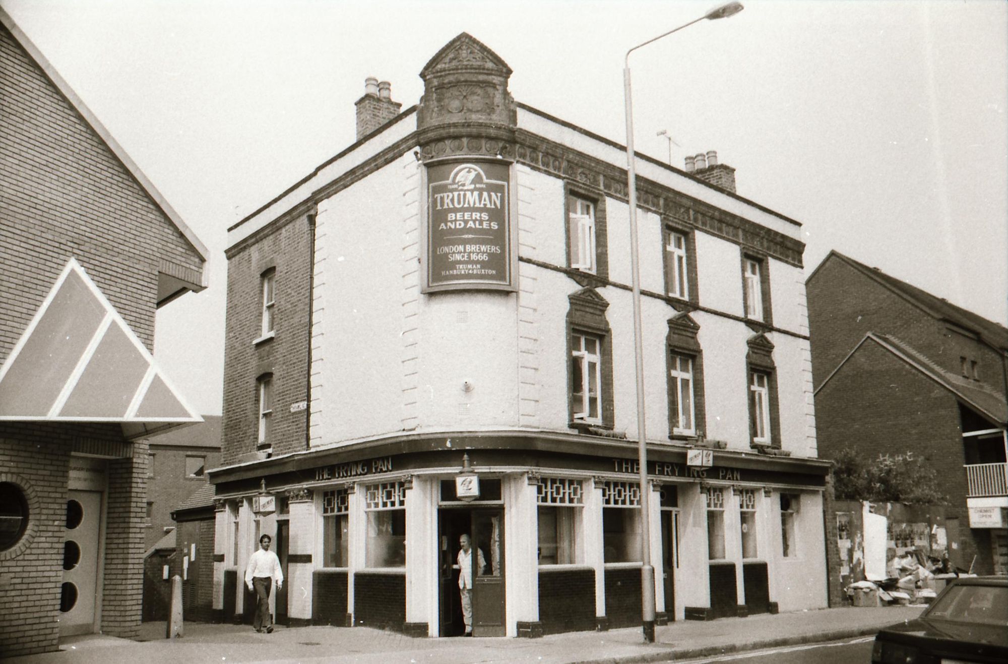 Frying Pan London E1 taken in July 1989. (Pub, External). Published on 28-12-2017