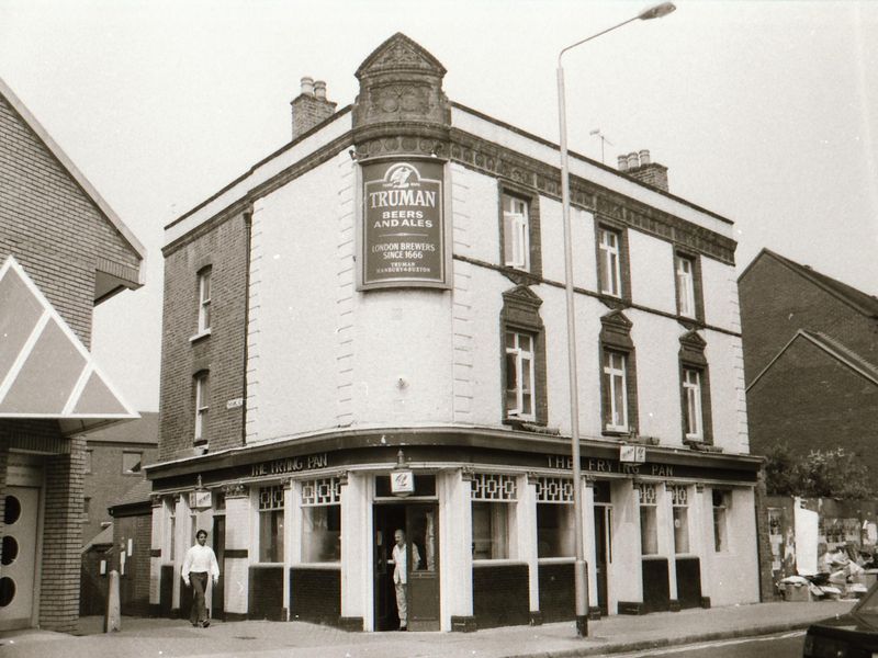 Frying Pan London E1 taken in July 1989. (Pub, External). Published on 28-12-2017