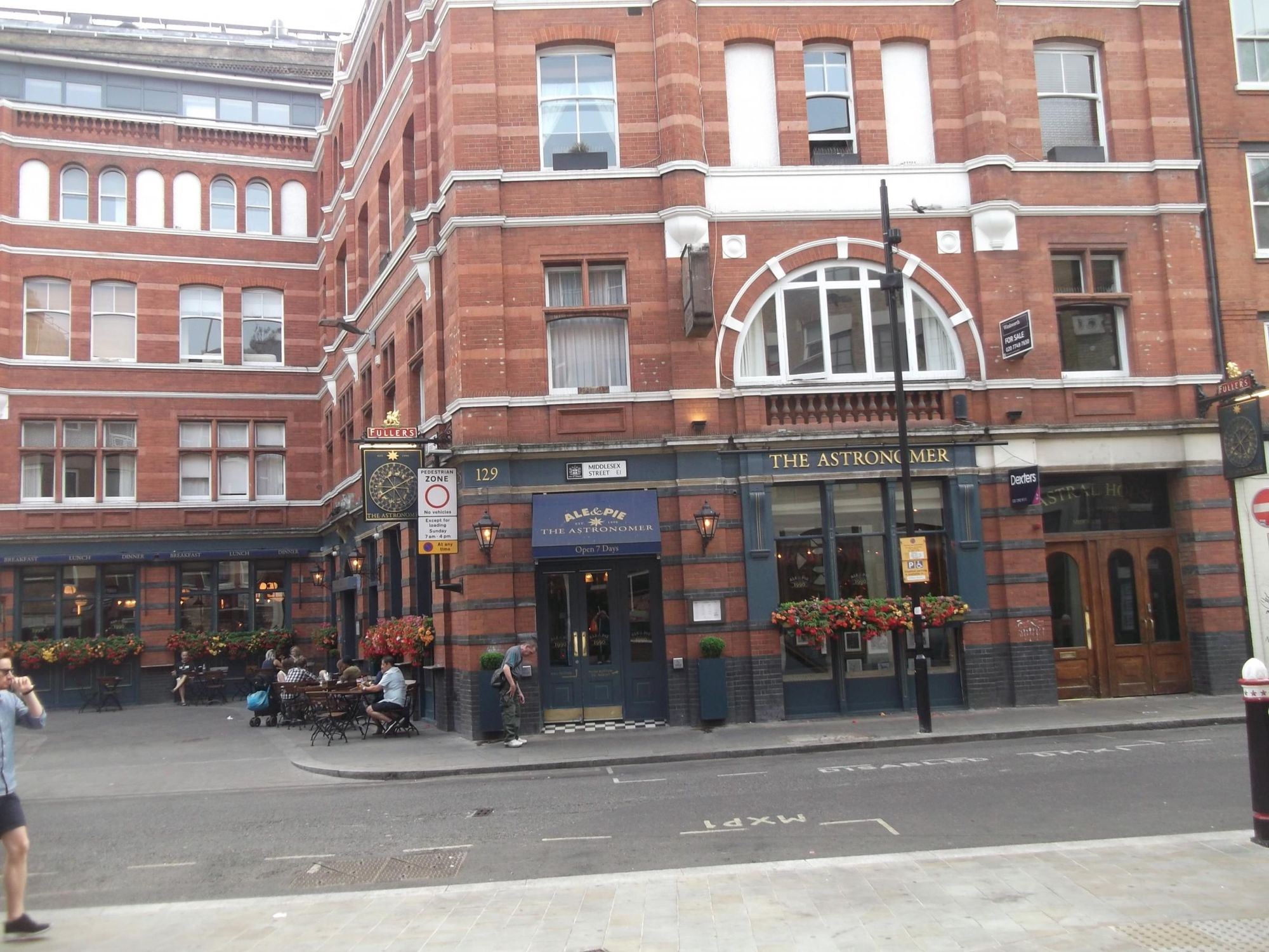 Astronomer London E1 taken 21-7-2018. (Pub, External, Key). Published on 27-07-2018