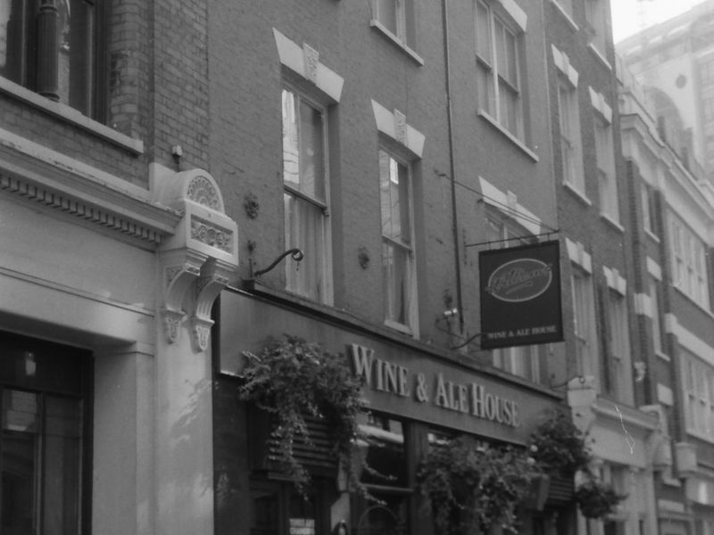 E1-Williams Wine & Ale House taken 18 Sept 1988.. (Pub, External). Published on 02-01-2018 